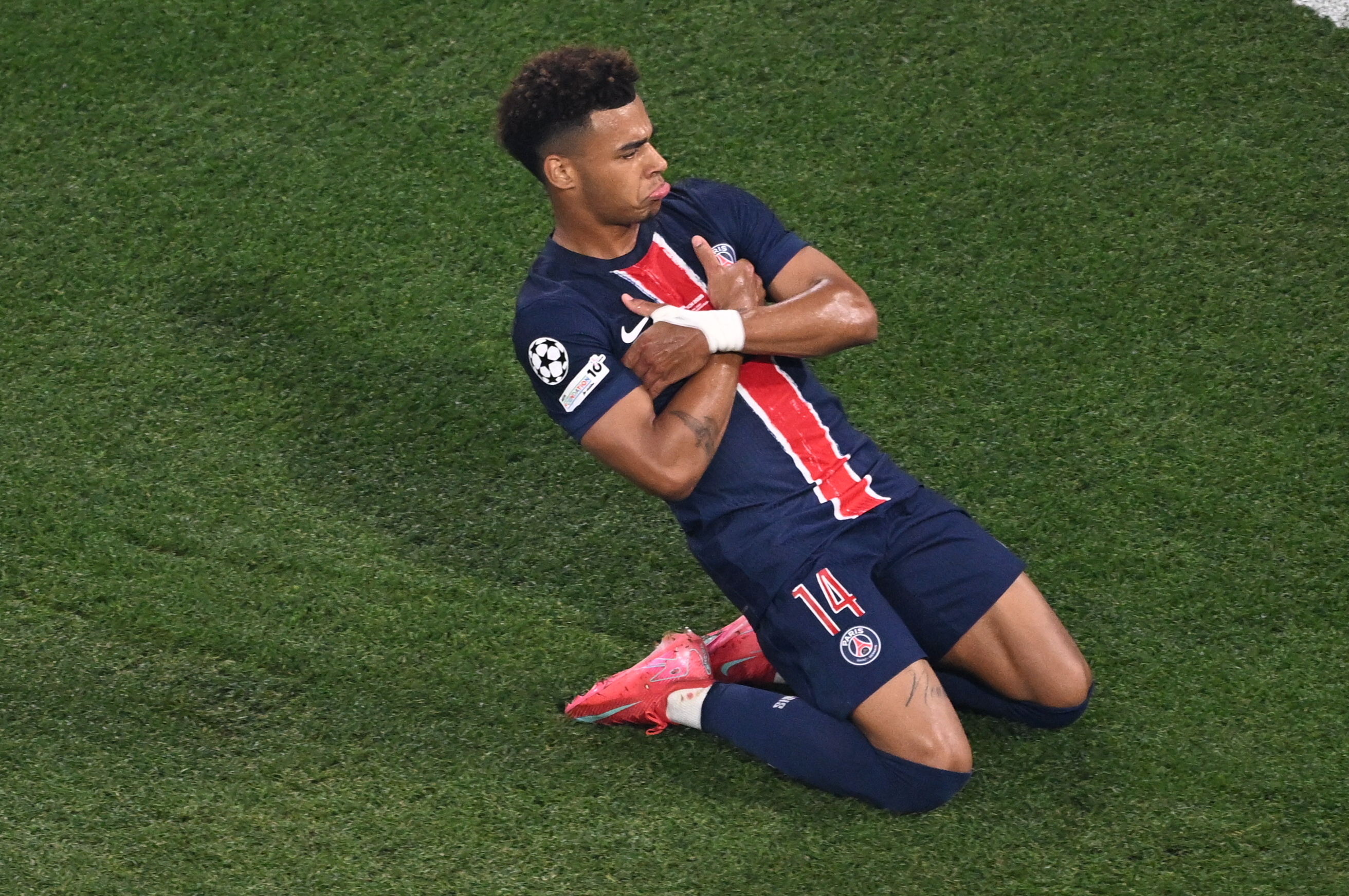 包含重磅！巴黎圣日耳曼加时末段远射贴柱集结日瓦伦西亚调整名单以备意大利杯，集结日巴塞罗那调整名单以备NBA季后赛的词条江南